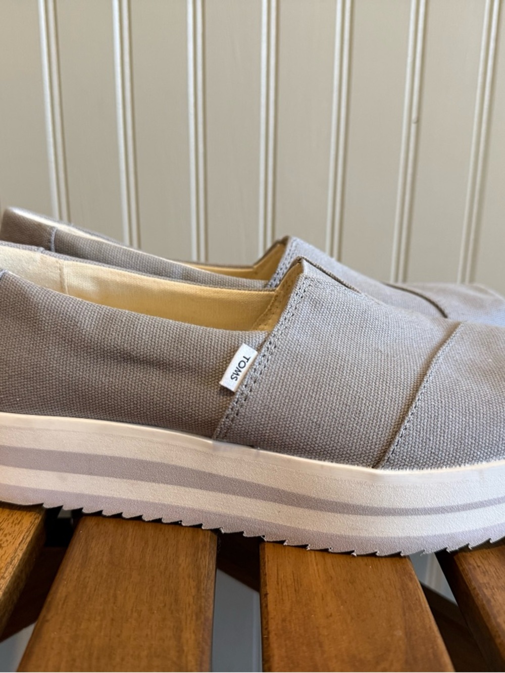 TOMS Women's Grey Canvas Platform Slip-On Flats Foam Insole Size 8.5